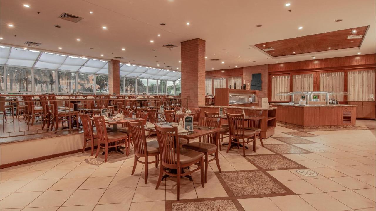 Hotel Deville Prime Porto Alegre Exterior photo The restaurant