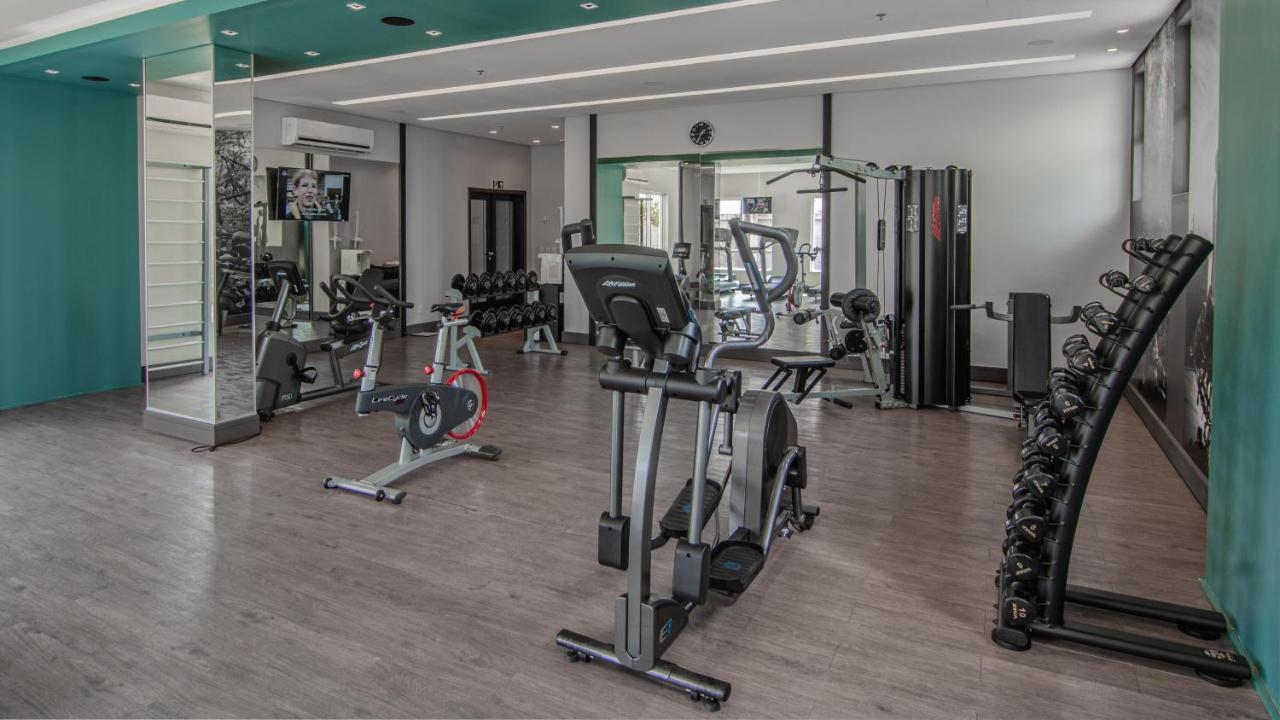 Hotel Deville Prime Porto Alegre Exterior photo A gym in a hotel