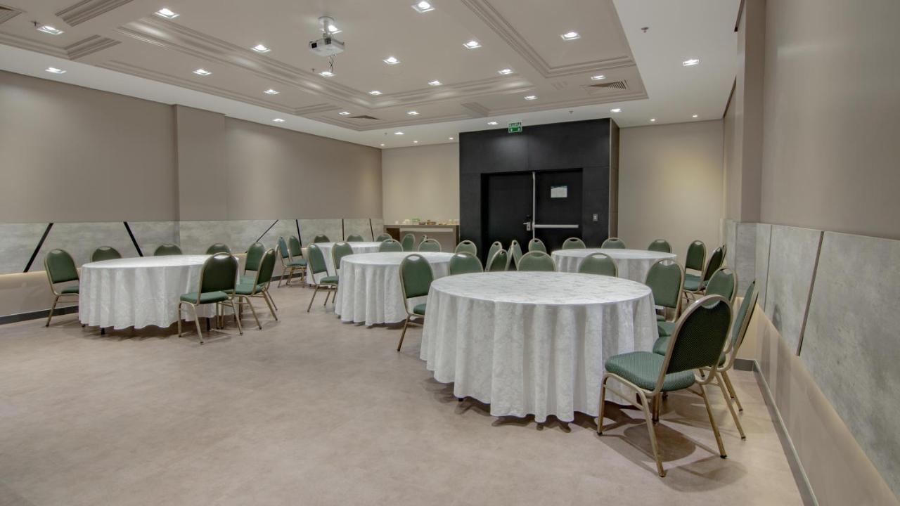 Hotel Deville Prime Porto Alegre Exterior photo Meeting room