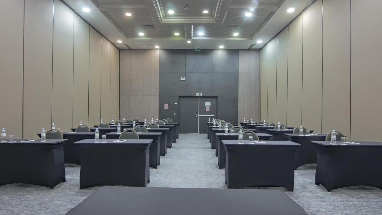 Hotel Deville Prime Porto Alegre Exterior photo Meeting room