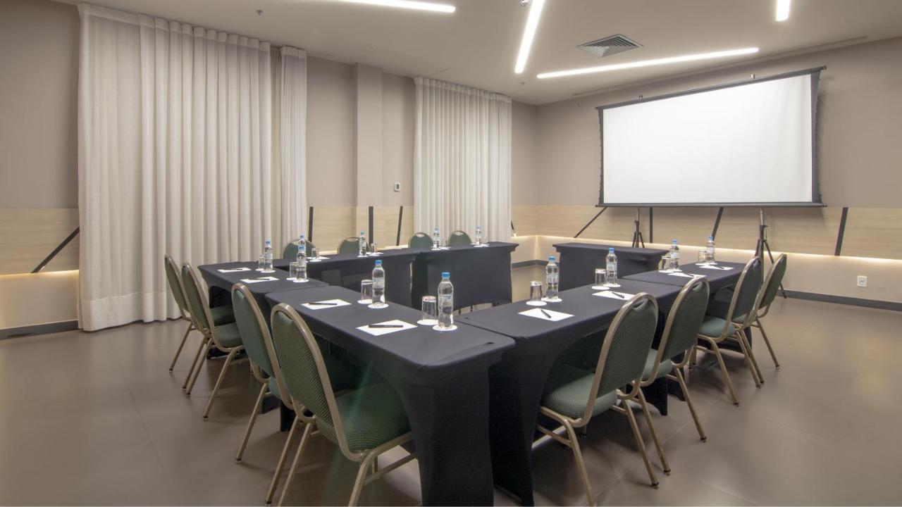 Hotel Deville Prime Porto Alegre Exterior photo Meeting room