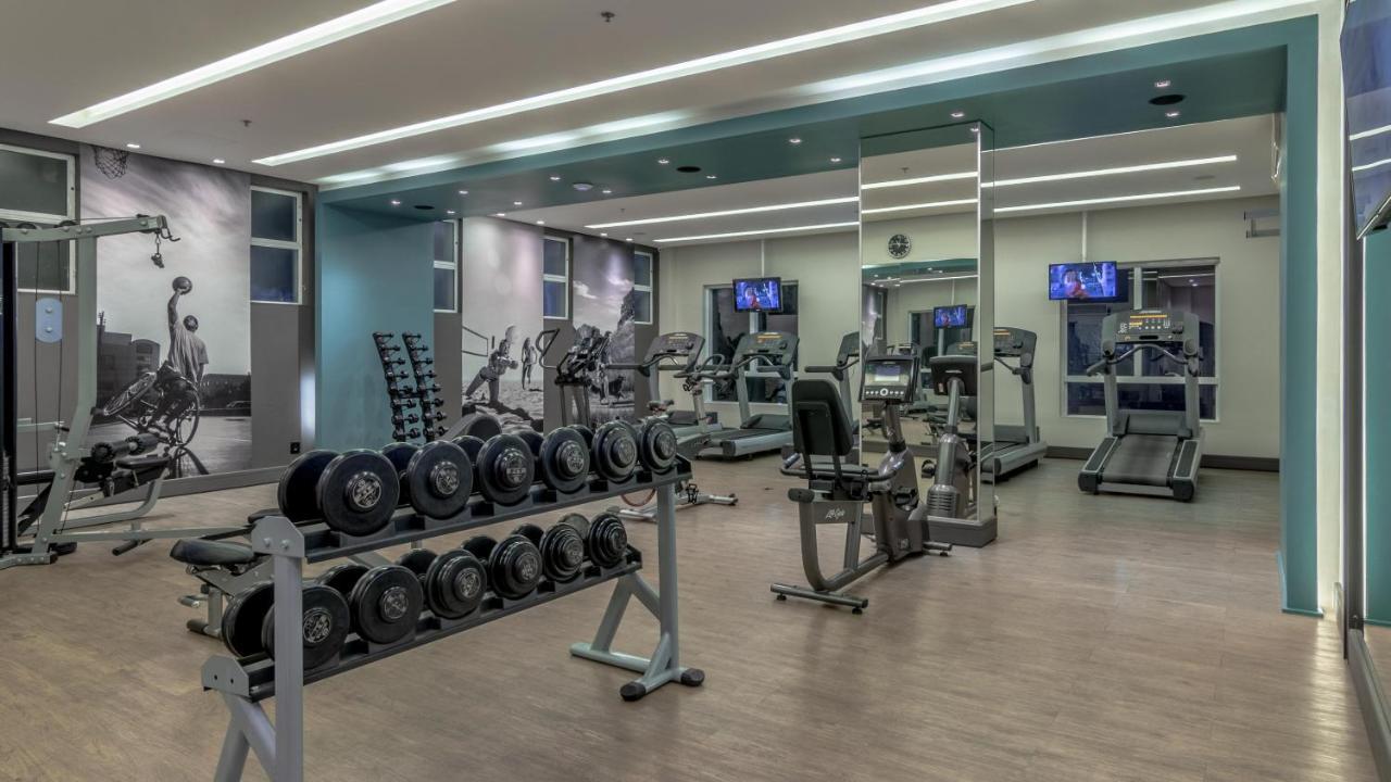 Hotel Deville Prime Porto Alegre Exterior photo The gym at the hotel