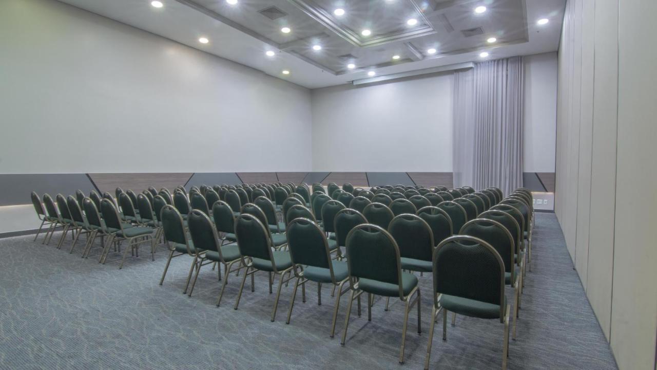 Hotel Deville Prime Porto Alegre Exterior photo The conference room