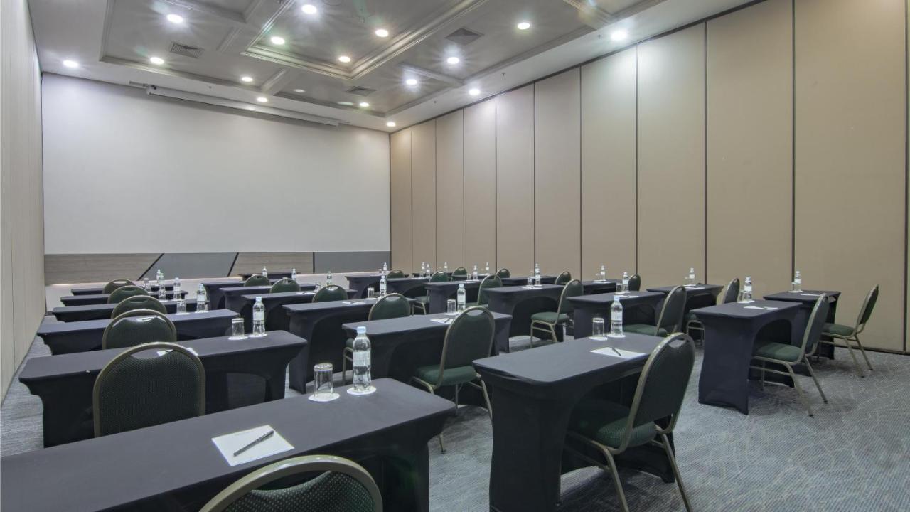 Hotel Deville Prime Porto Alegre Exterior photo Meeting room