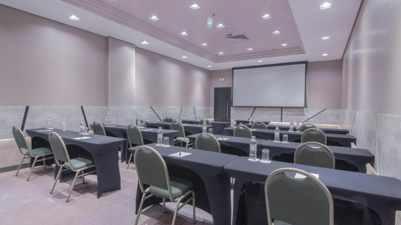 Hotel Deville Prime Porto Alegre Exterior photo Meeting room