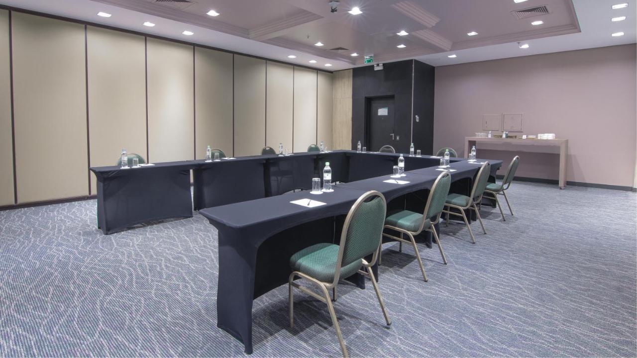 Hotel Deville Prime Porto Alegre Exterior photo A typical meeting room