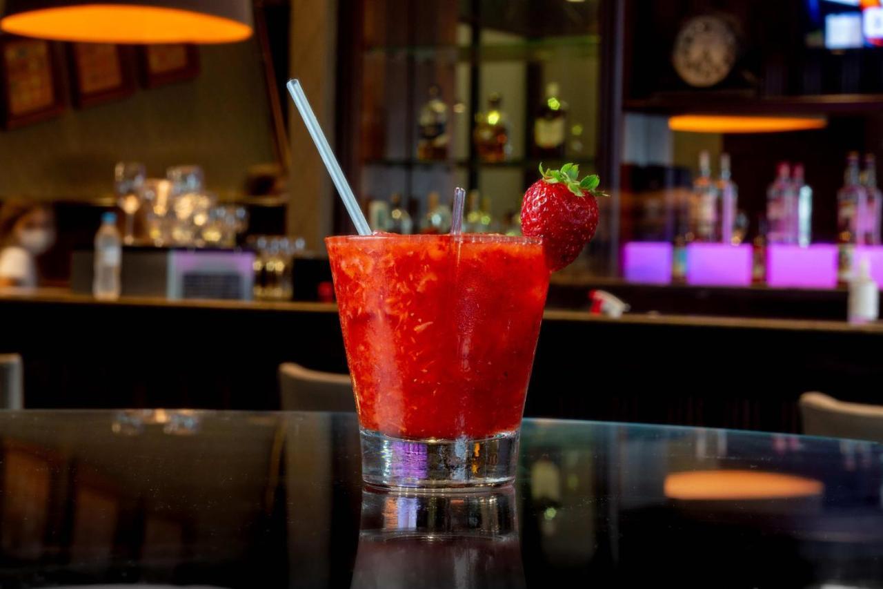 Hotel Deville Prime Porto Alegre Exterior photo A strawberry daiquiri