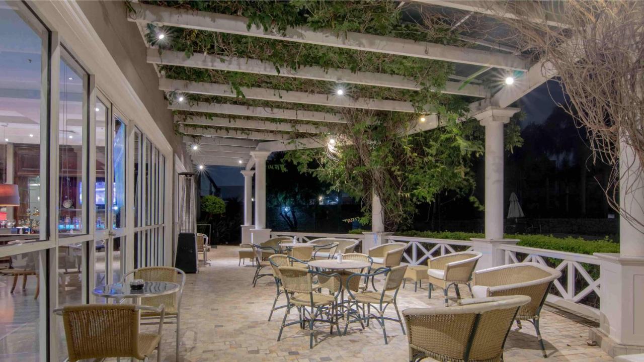 Hotel Deville Prime Porto Alegre Exterior photo The Pergola
