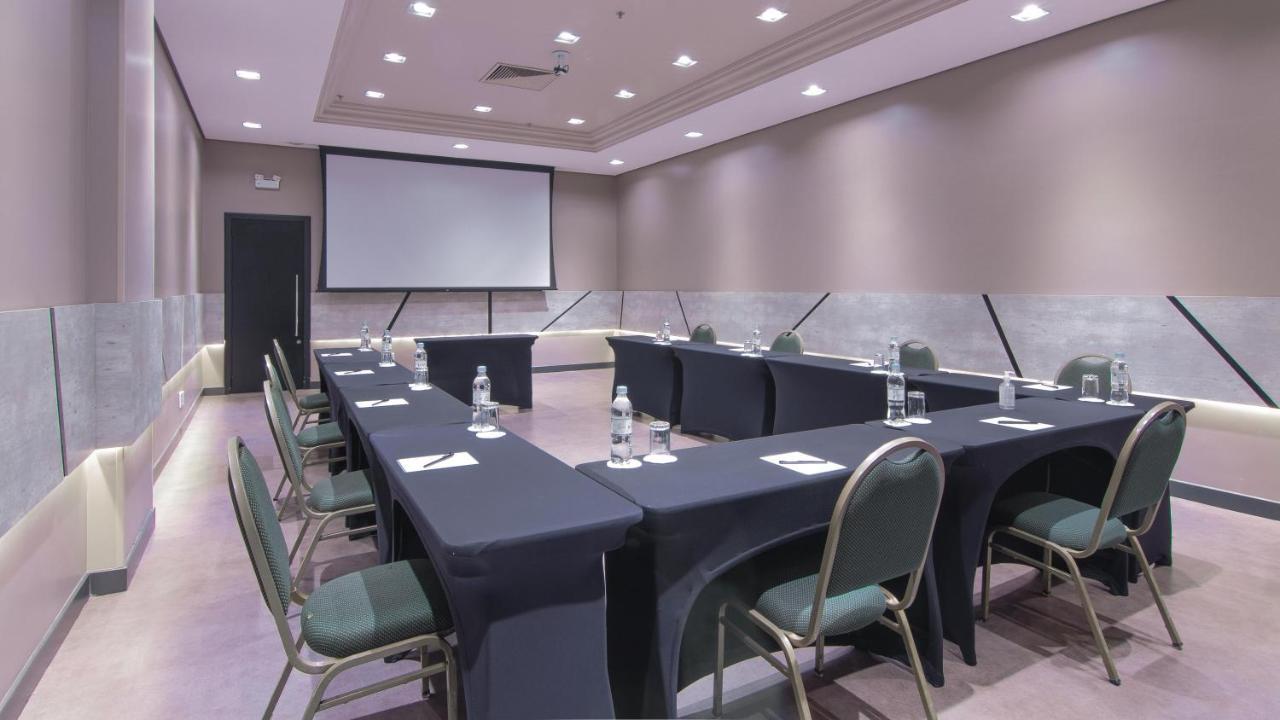 Hotel Deville Prime Porto Alegre Exterior photo Meeting room