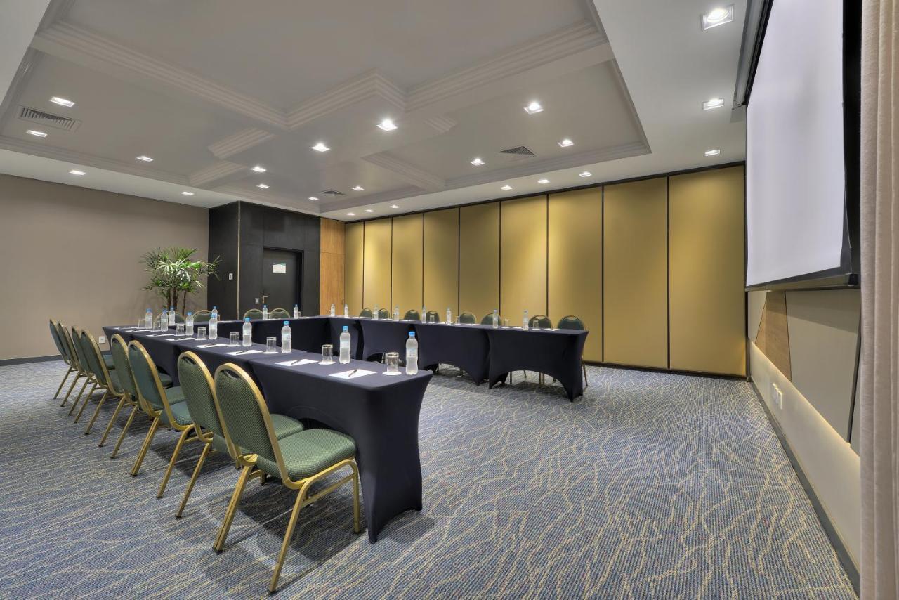 Hotel Deville Prime Porto Alegre Exterior photo Meeting room